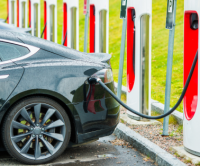 Prodeje elektromobilů v EU vzrostly za 4 roky desetinásobně. Do roku 2030 bude každé druhé nové auto v Evropě na elektřinu